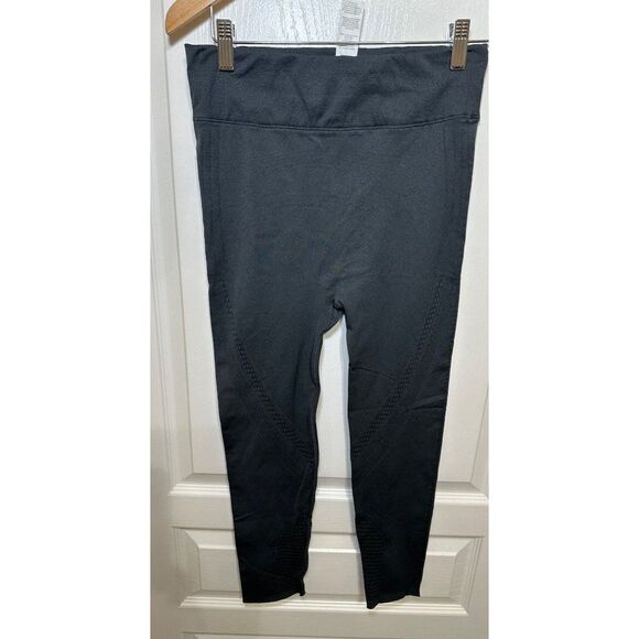 Fabletics Perforated High Waisted Leggings.. Seamless🩶 Charcoal Gray Size M - Picture 2 of 12
